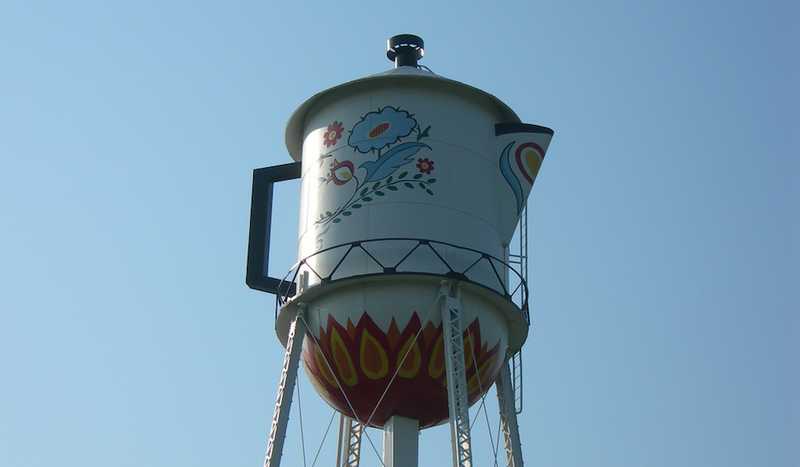 Illustration for article titled Bizarre Water Towers That Look Like Alien Spaceships